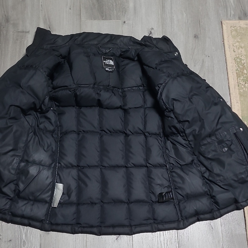 The North Face Women's Dark Puffer Jacket - Picture 14 of 16